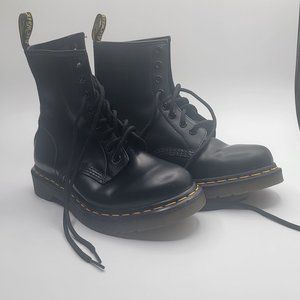 Dr. Martens 1460 Womens Smooth Leather Lace-up boots size 7